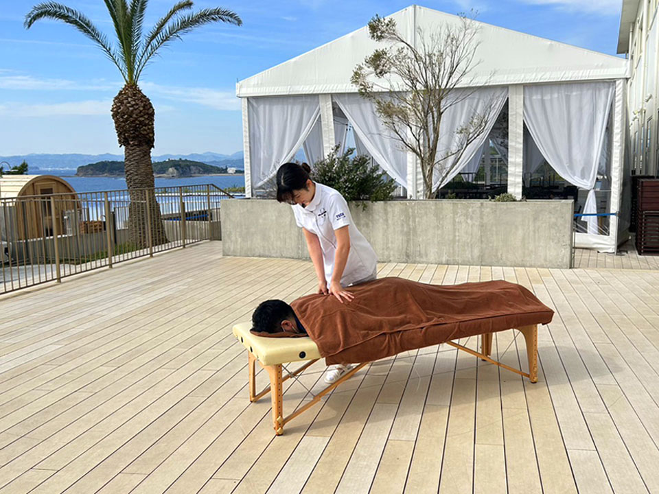 Relaxation room HAKU with BEAR HUG (ホテルシーモア内)